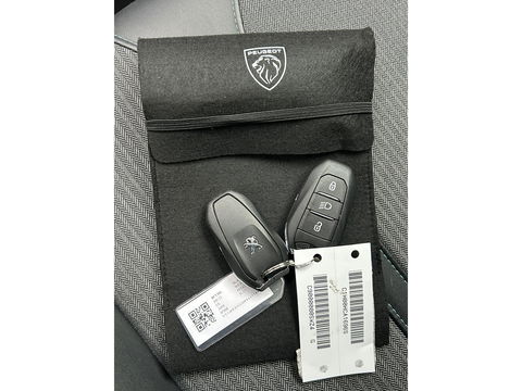 Peugeot 3008 1.2 PureTech Allure Applecarplay|Cruisecontrol|Stoelverwarming|Lichtmetalenvelgen