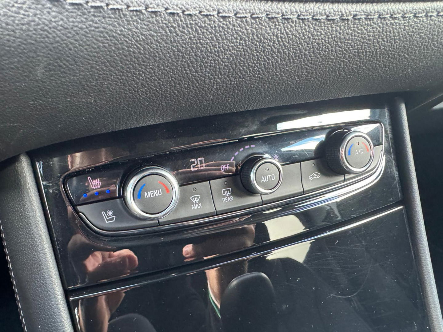 Opel Grandland X 1.6 Turbo Elegance|181PK|Automaat|Airco|Leder|Apple carplay|Camera|Cruise control|Memory stoelen