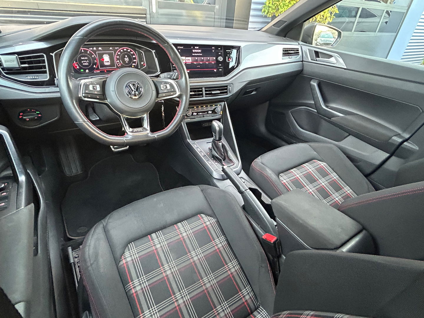 Volkswagen Polo 2.0 TSI GTI|18INCH|Virt Cockpit|DSG|ACC|Stoelverwarming|Apple carplay