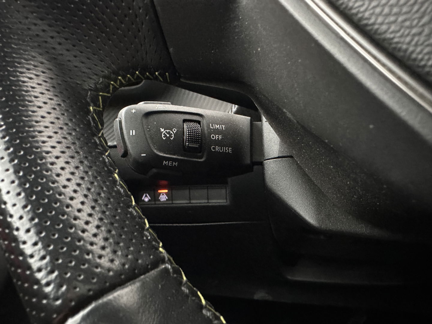 Peugeot e-208 EV GT 350 50 kWh [ 3-Fase ] {SOH-100%} (INCL-BTW) *PANO | FULL-LED | DIGI-COCKPIT | BLINDSPOT | CAMERA | LEATHER-ALCANTARA | AMBIENT-LIGHT | NAVI-FULLMAP | LANE-ASSIST | KEYLESS | DAB | CCS-FASTLOADER | HEATED-SPORTSEATS | 17"ALU*