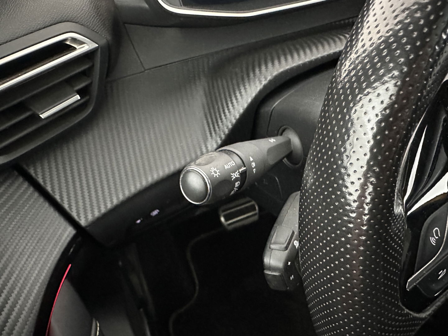 Peugeot e-208 EV GT 350 50 kWh [ 3-Fase ] {SOH-100%} (INCL-BTW) *PANO | FULL-LED | DIGI-COCKPIT | BLINDSPOT | CAMERA | LEATHER-ALCANTARA | AMBIENT-LIGHT | NAVI-FULLMAP | LANE-ASSIST | KEYLESS | DAB | CCS-FASTLOADER | HEATED-SPORTSEATS | 17"ALU*