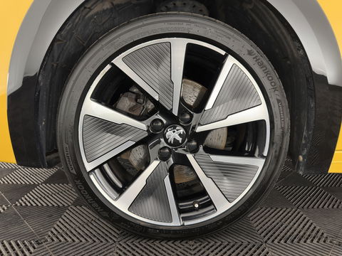 Peugeot e-208 EV GT 350 50 kWh [ 3-Fase ] {SOH-100%} (INCL-BTW) *PANO | FULL-LED | DIGI-COCKPIT | BLINDSPOT | CAMERA | LEATHER-ALCANTARA | AMBIENT-LIGHT | NAVI-FULLMAP | LANE-ASSIST | KEYLESS | DAB | CCS-FASTLOADER | HEATED-SPORTSEATS | 17"ALU*