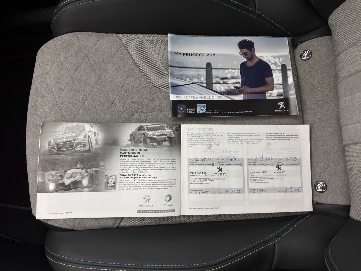 Peugeot e-208 EV GT 350 50 kWh [ 3-Fase ] {SOH-100%} (INCL-BTW) *PANO | FULL-LED | DIGI-COCKPIT | BLINDSPOT | CAMERA | LEATHER-ALCANTARA | AMBIENT-LIGHT | NAVI-FULLMAP | LANE-ASSIST | KEYLESS | DAB | CCS-FASTLOADER | HEATED-SPORTSEATS | 17"ALU*