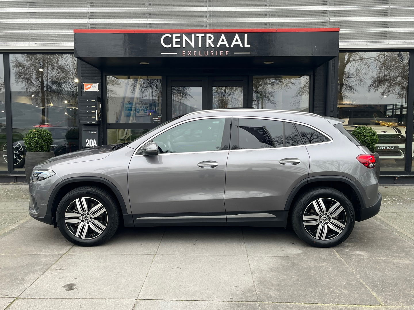 Mercedes-Benz EQA 250 Luxury Line 67 kWh|Pano|BTW|Camera|Keyless|Ambient Light|Stoelverwarming|NL-Auto|190PK