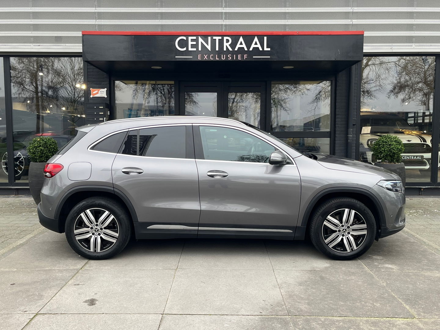 Mercedes-Benz EQA 250 Luxury Line 67 kWh|Pano|BTW|Camera|Keyless|Ambient Light|Stoelverwarming|NL-Auto|190PK