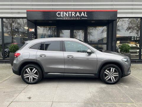 Mercedes-Benz EQA 250 Luxury Line 67 kWh|Pano|BTW|Camera|Keyless|Ambient Light|Stoelverwarming|NL-Auto|190PK