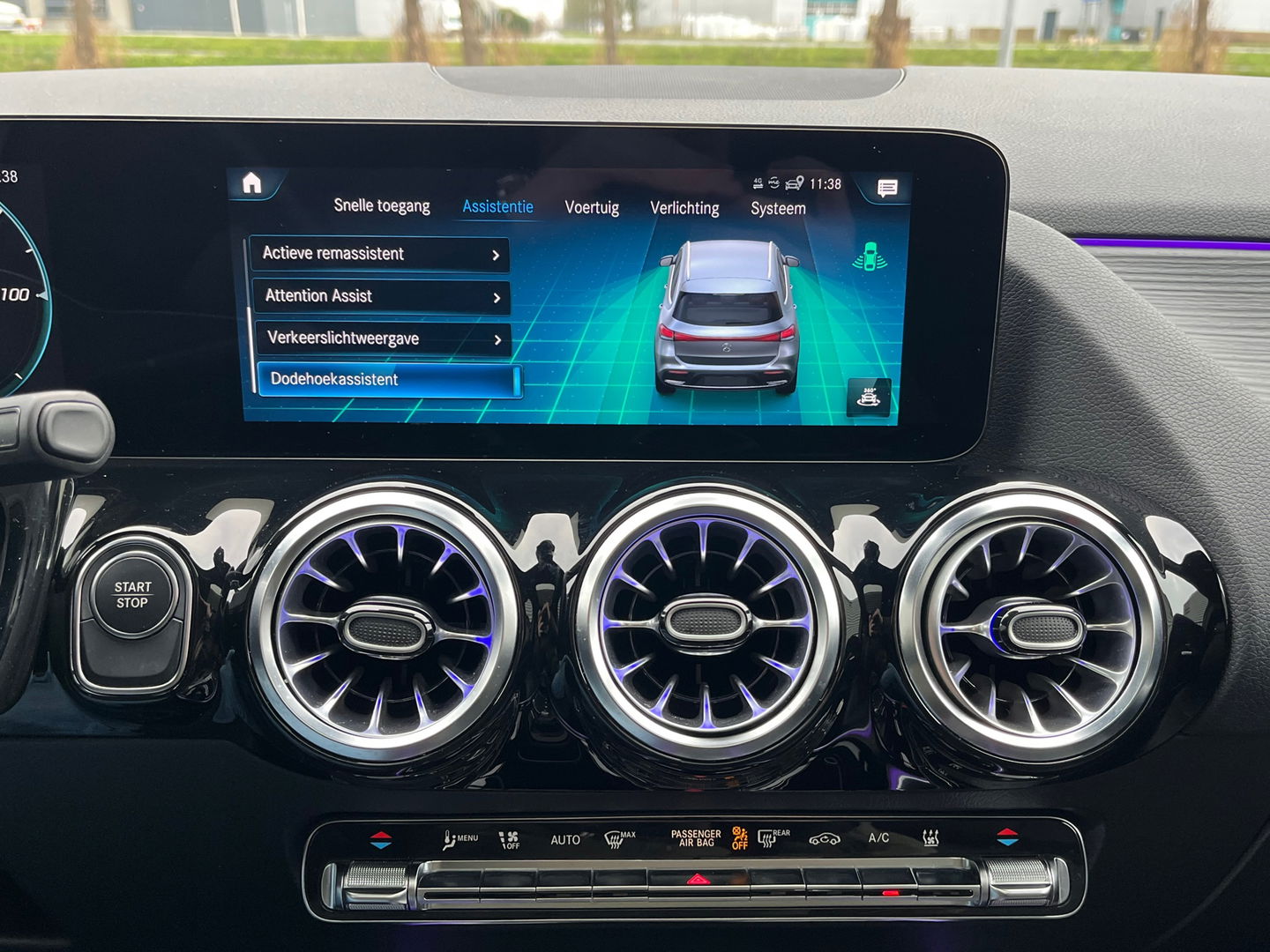 Mercedes-Benz EQA 250 Luxury Line 67 kWh|Pano|BTW|Camera|Keyless|Ambient Light|Stoelverwarming|NL-Auto|190PK