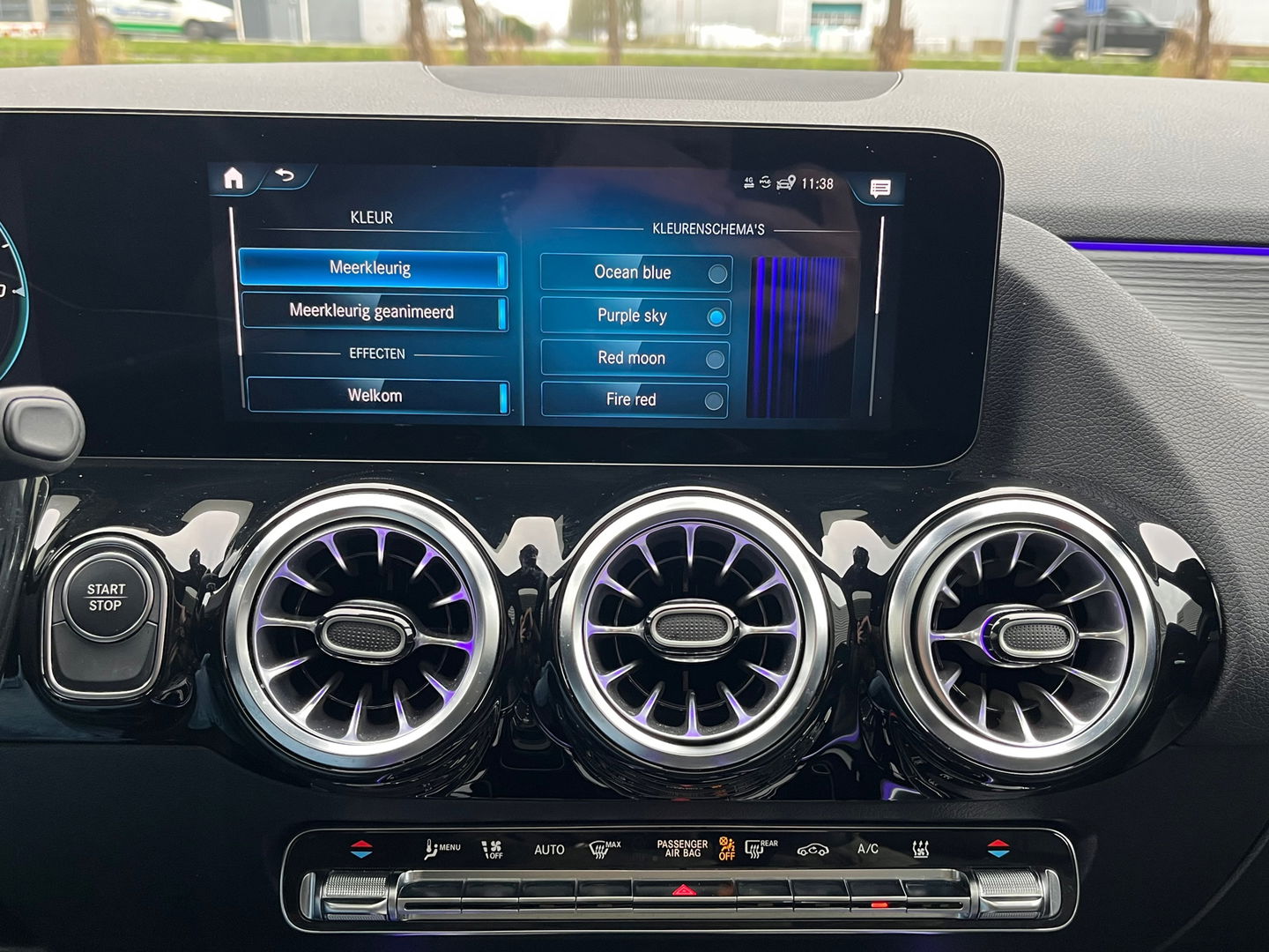 Mercedes-Benz EQA 250 Luxury Line 67 kWh|Pano|BTW|Camera|Keyless|Ambient Light|Stoelverwarming|NL-Auto|190PK