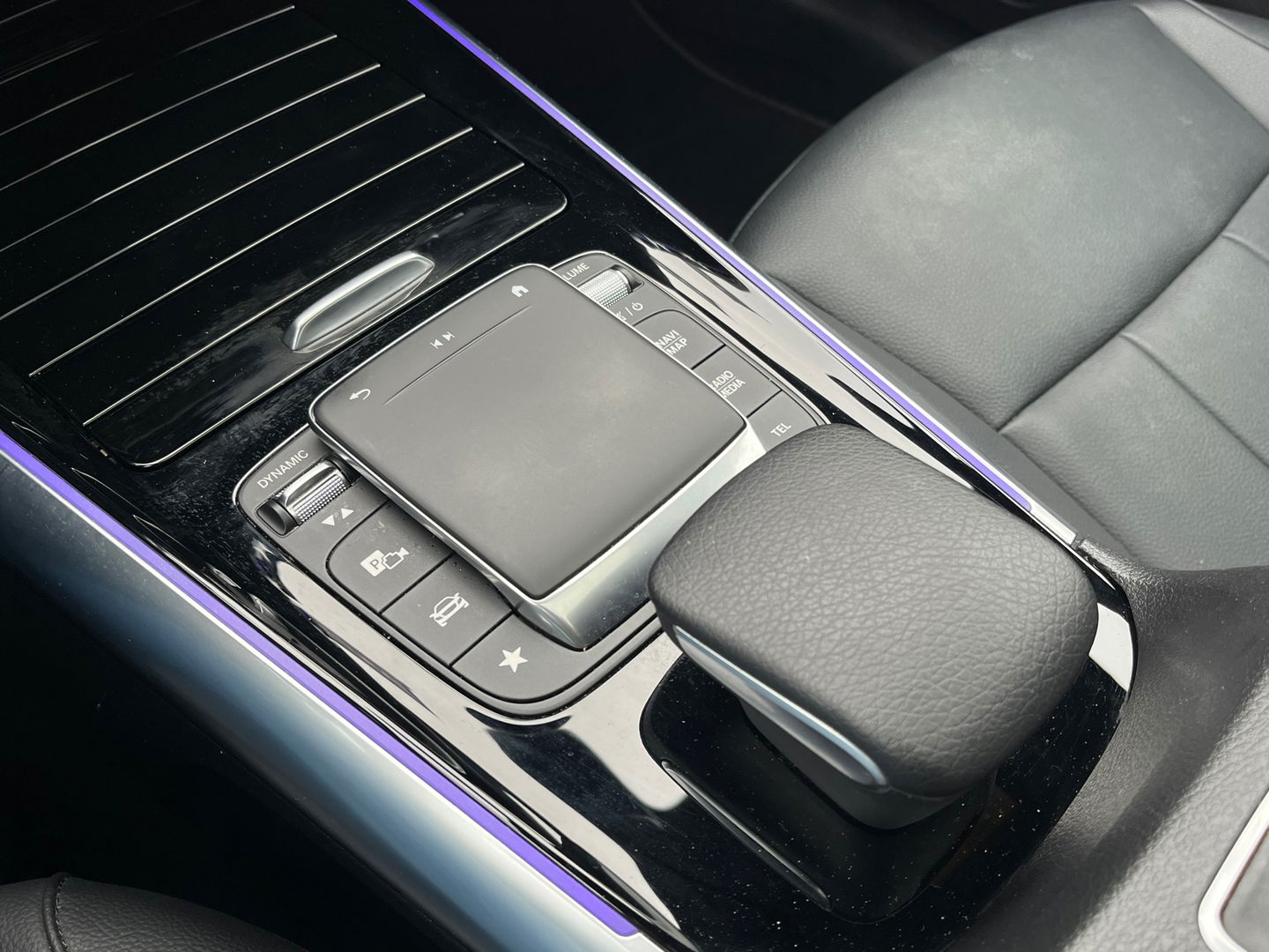 Mercedes-Benz EQA 250 Luxury Line 67 kWh|Pano|BTW|Camera|Keyless|Ambient Light|Stoelverwarming|NL-Auto|190PK