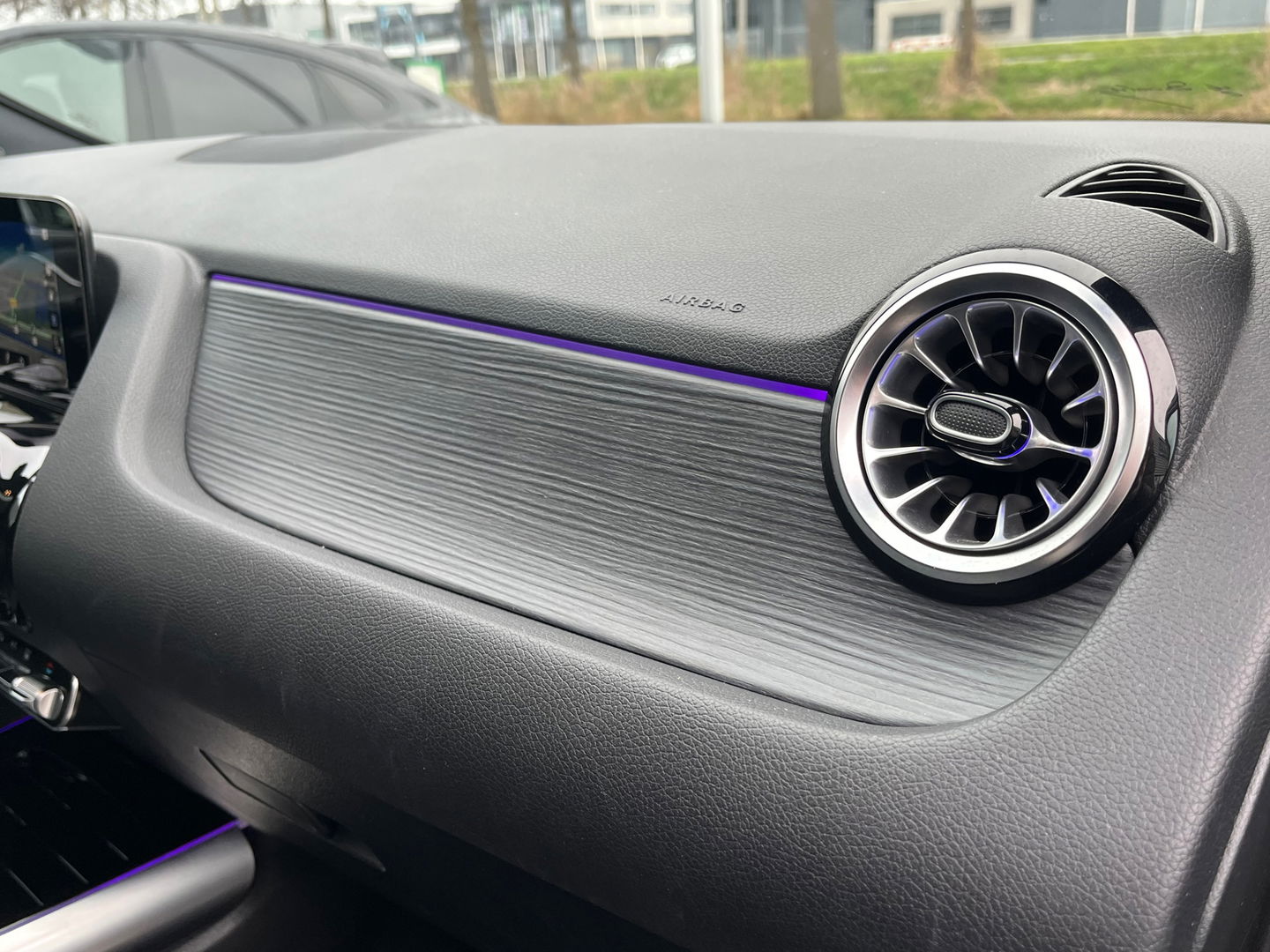 Mercedes-Benz EQA 250 Luxury Line 67 kWh|Pano|BTW|Camera|Keyless|Ambient Light|Stoelverwarming|NL-Auto|190PK