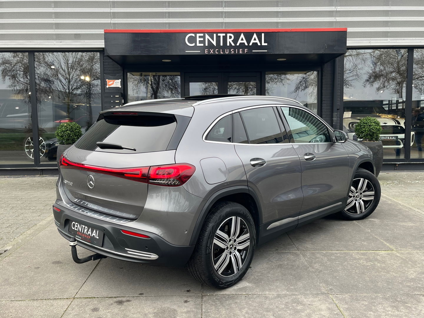 Mercedes-Benz EQA 250 Luxury Line 67 kWh|Pano|BTW|Camera|Keyless|Ambient Light|Stoelverwarming|NL-Auto|190PK