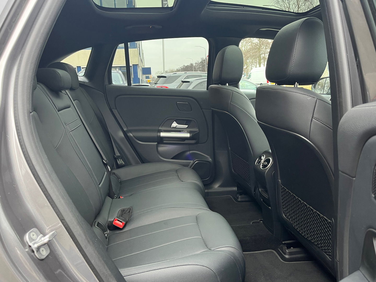 Mercedes-Benz EQA 250 Luxury Line 67 kWh|Pano|BTW|Camera|Keyless|Ambient Light|Stoelverwarming|NL-Auto|190PK