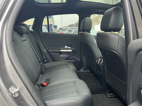 Mercedes-Benz EQA 250 Luxury Line 67 kWh|Pano|BTW|Camera|Keyless|Ambient Light|Stoelverwarming|NL-Auto|190PK