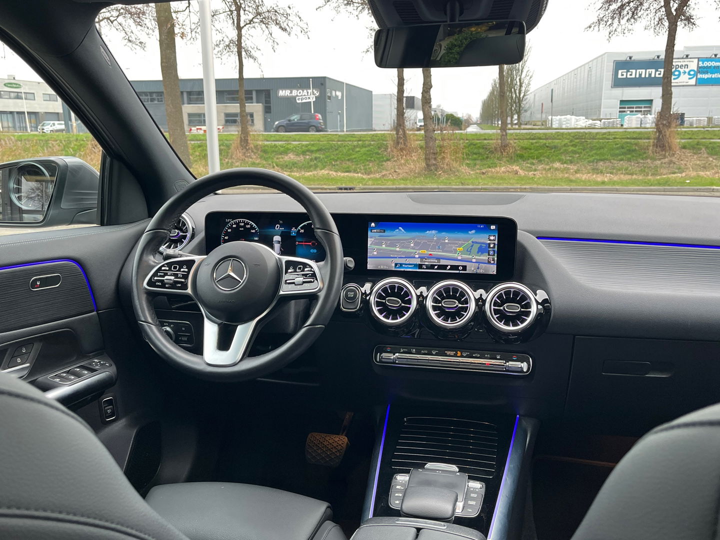 Mercedes-Benz EQA 250 Luxury Line 67 kWh|Pano|BTW|Camera|Keyless|Ambient Light|Stoelverwarming|NL-Auto|190PK