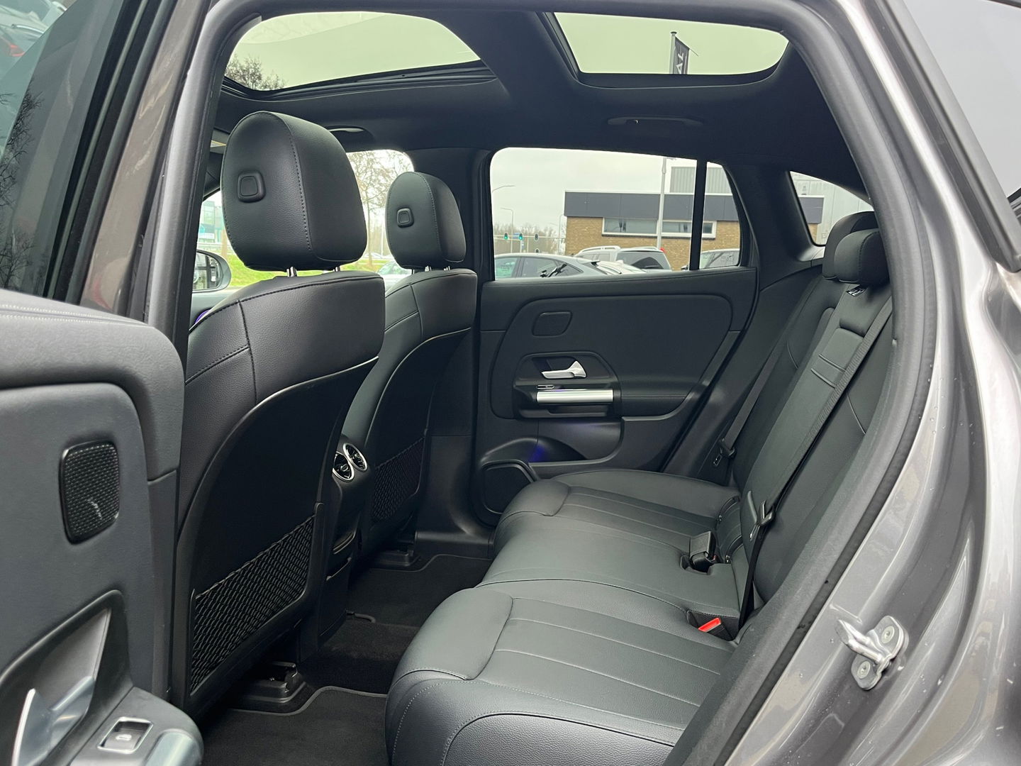 Mercedes-Benz EQA 250 Luxury Line 67 kWh|Pano|BTW|Camera|Keyless|Ambient Light|Stoelverwarming|NL-Auto|190PK