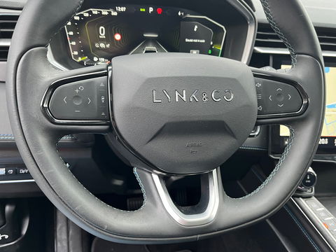 Lynk & Co 01 1.5|Zwarte Hemel|Pano|BTW|Infinity|Memory|360Camera|ACC|Keyless|Carplay|Stoelverwarming|Facelift|NL-Auto