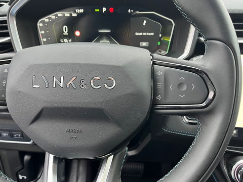 Lynk & Co 01 1.5|Zwarte Hemel|Pano|BTW|Infinity|Memory|360Camera|ACC|Keyless|Carplay|Stoelverwarming|Facelift|NL-Auto