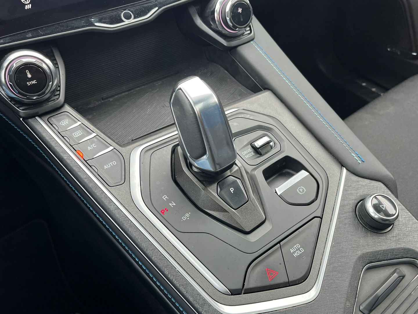 Lynk & Co 01 1.5|Zwarte Hemel|Pano|BTW|Infinity|Memory|360Camera|ACC|Keyless|Carplay|Stoelverwarming|Facelift|NL-Auto