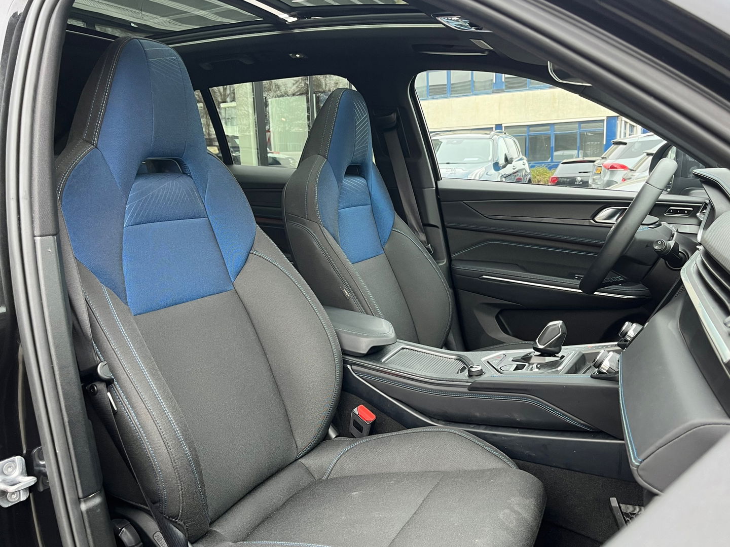 Lynk & Co 01 1.5|Zwarte Hemel|Pano|BTW|Infinity|Memory|360Camera|ACC|Keyless|Carplay|Stoelverwarming|Facelift|NL-Auto