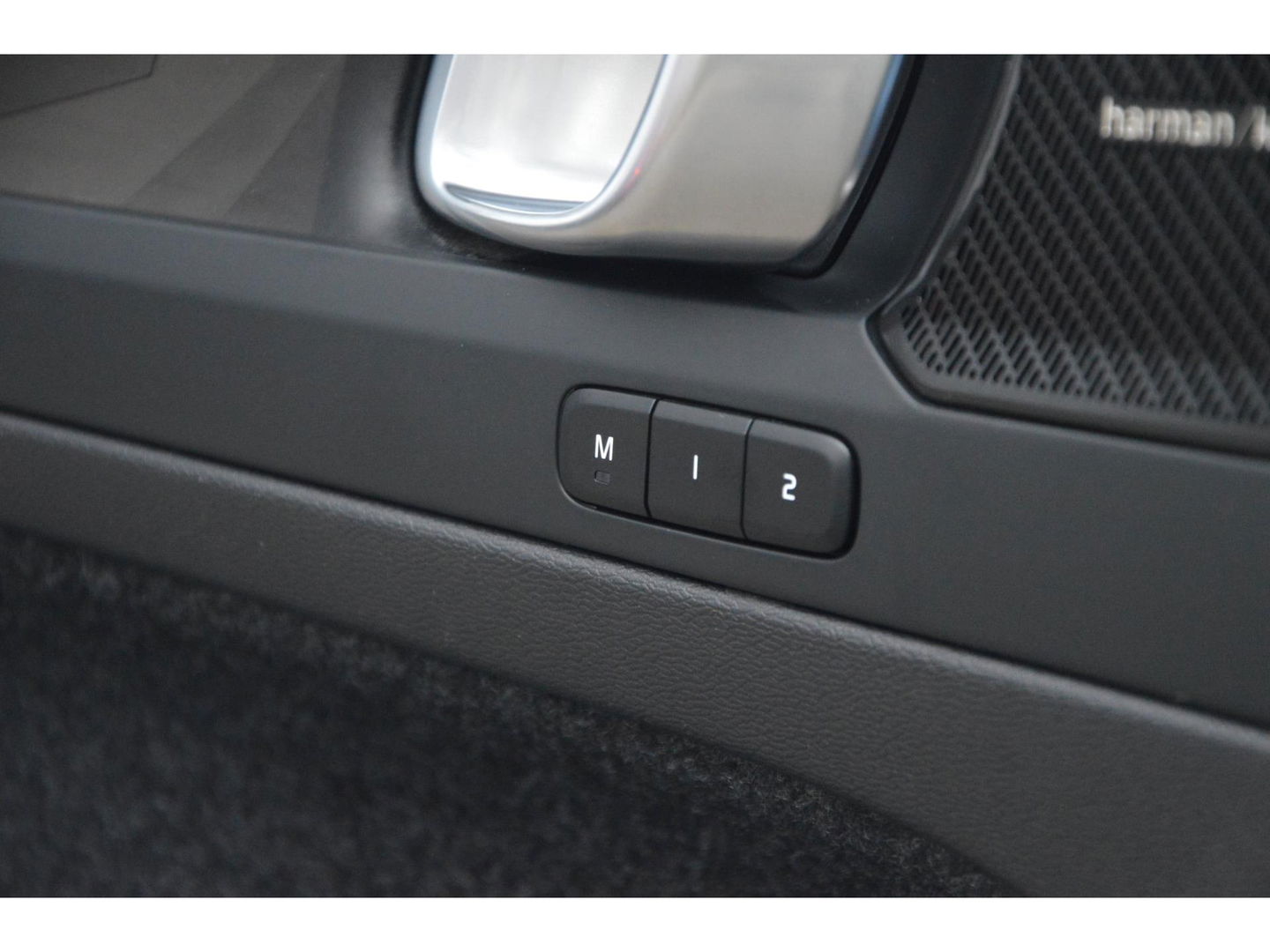 Volvo XC40 T4 Recharge R-Design | Trekhaak 1800KG | Stoel + Stuur Verwarmd | Harman/Kardon | Camera |