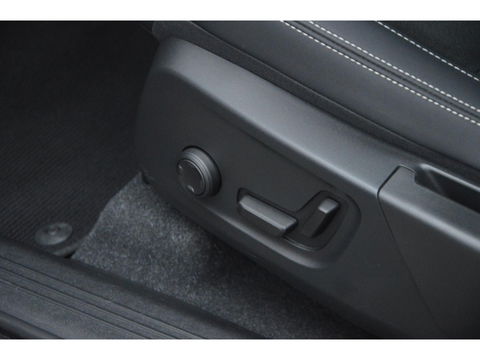 Volvo XC40 T4 Recharge R-Design | Trekhaak 1800KG | Stoel + Stuur Verwarmd | Harman/Kardon | Camera |