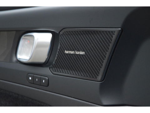 Volvo XC40 T4 Recharge R-Design | Trekhaak 1800KG | Stoel + Stuur Verwarmd | Harman/Kardon | Camera |