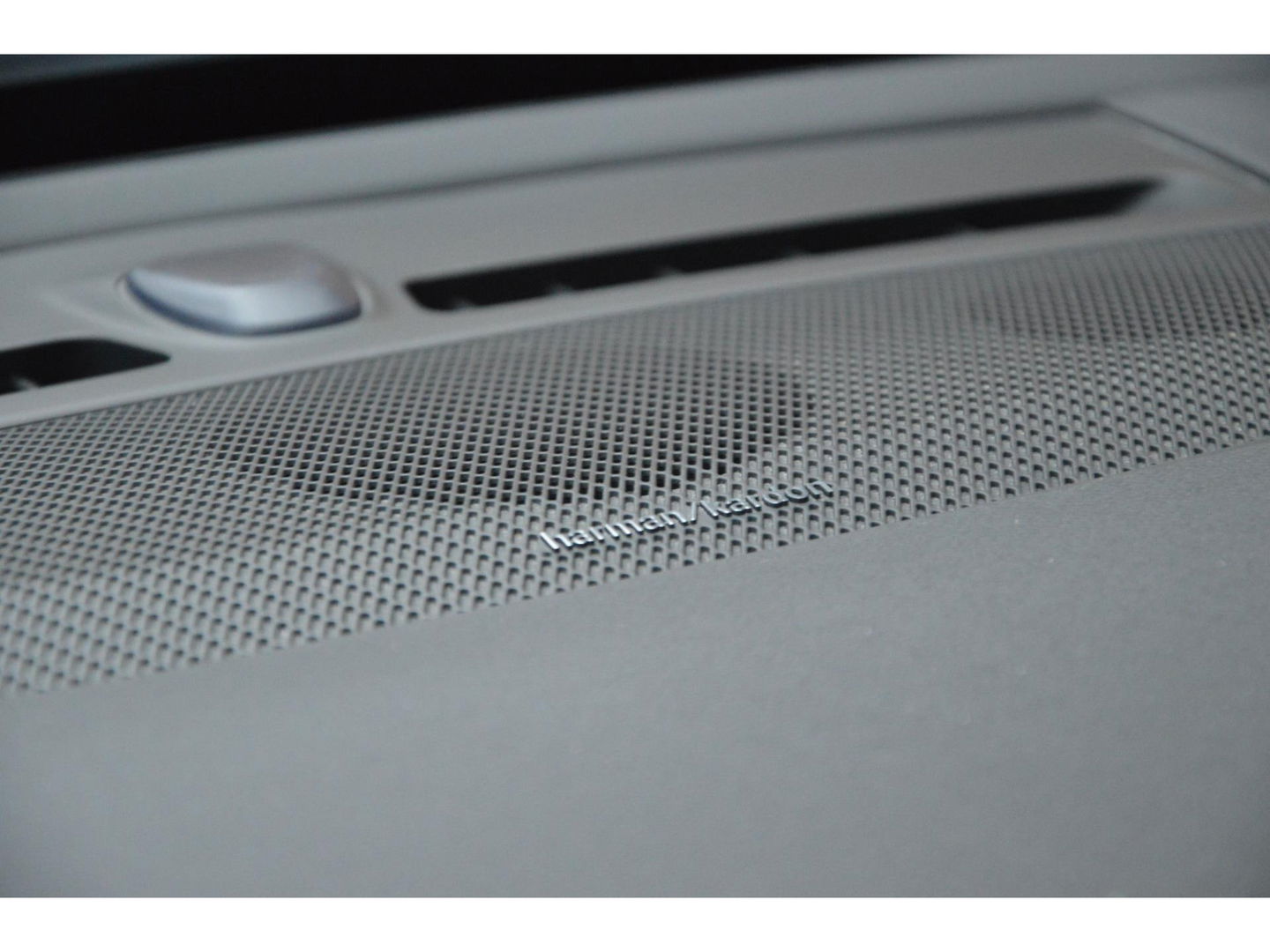 Volvo XC40 T4 Recharge R-Design | Trekhaak 1800KG | Stoel + Stuur Verwarmd | Harman/Kardon | Camera |