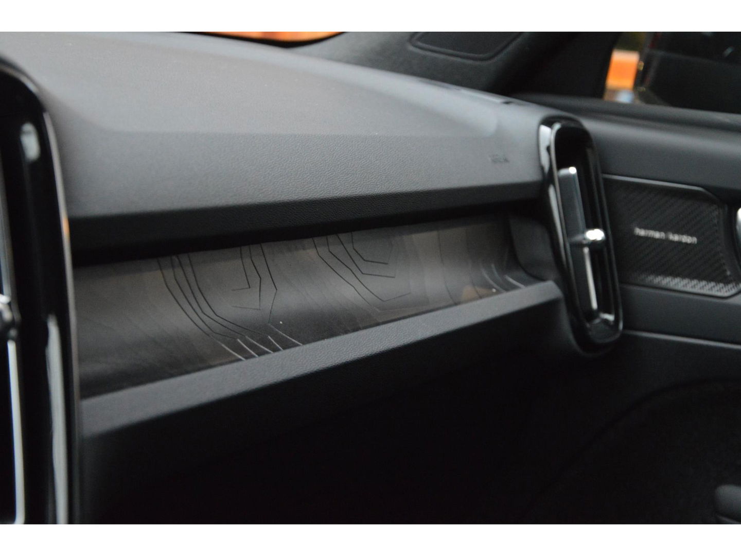 Volvo XC40 T4 Recharge R-Design | Trekhaak 1800KG | Stoel + Stuur Verwarmd | Harman/Kardon | Camera |