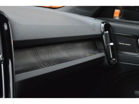 Volvo XC40 T4 Recharge R-Design | Trekhaak 1800KG | Stoel + Stuur Verwarmd | Harman/Kardon | Camera |