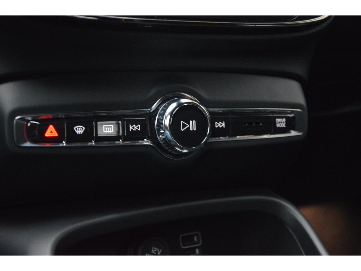 Volvo XC40 T4 Recharge R-Design | Trekhaak 1800KG | Stoel + Stuur Verwarmd | Harman/Kardon | Camera |