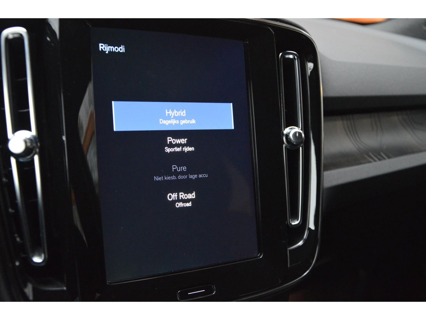 Volvo XC40 T4 Recharge R-Design | Trekhaak 1800KG | Stoel + Stuur Verwarmd | Harman/Kardon | Camera |