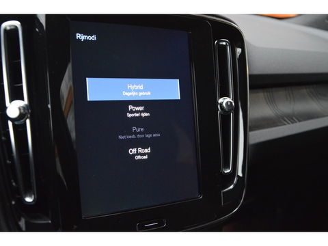 Volvo XC40 T4 Recharge R-Design | Trekhaak 1800KG | Stoel + Stuur Verwarmd | Harman/Kardon | Camera |