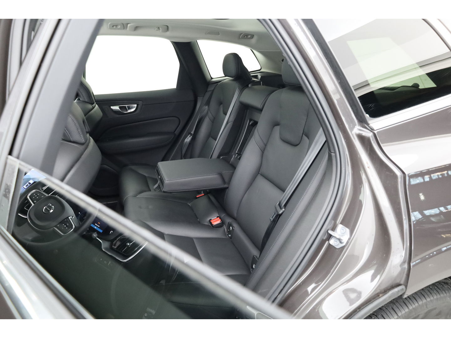 Volvo XC60 2.0 T6 Plug-in hybrid AWD Plus Bright | Long Range |Leer | Pano-dak | 360 camera | Trekhaak elek. | Stoel +  stuurverw. |