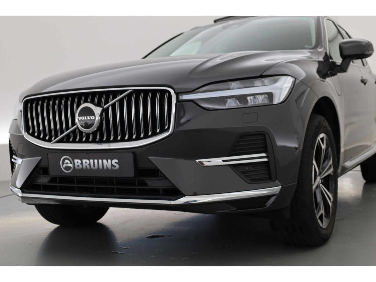 Volvo XC60 2.0 T6 Plug-in hybrid AWD Plus Bright | Long Range |Leer | Pano-dak | 360 camera | Trekhaak elek. | Stoel +  stuurverw. |
