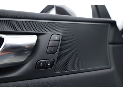 Volvo XC60 2.0 T6 Plug-in hybrid AWD Plus Bright | Long Range |Leer | Pano-dak | 360 camera | Trekhaak elek. | Stoel +  stuurverw. |