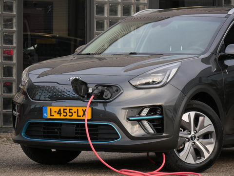 Kia e-Niro 64kWh/ 3-FASE/ SOH 100%/ DYNAMICPLUSLINE/ SCHUIFDAK