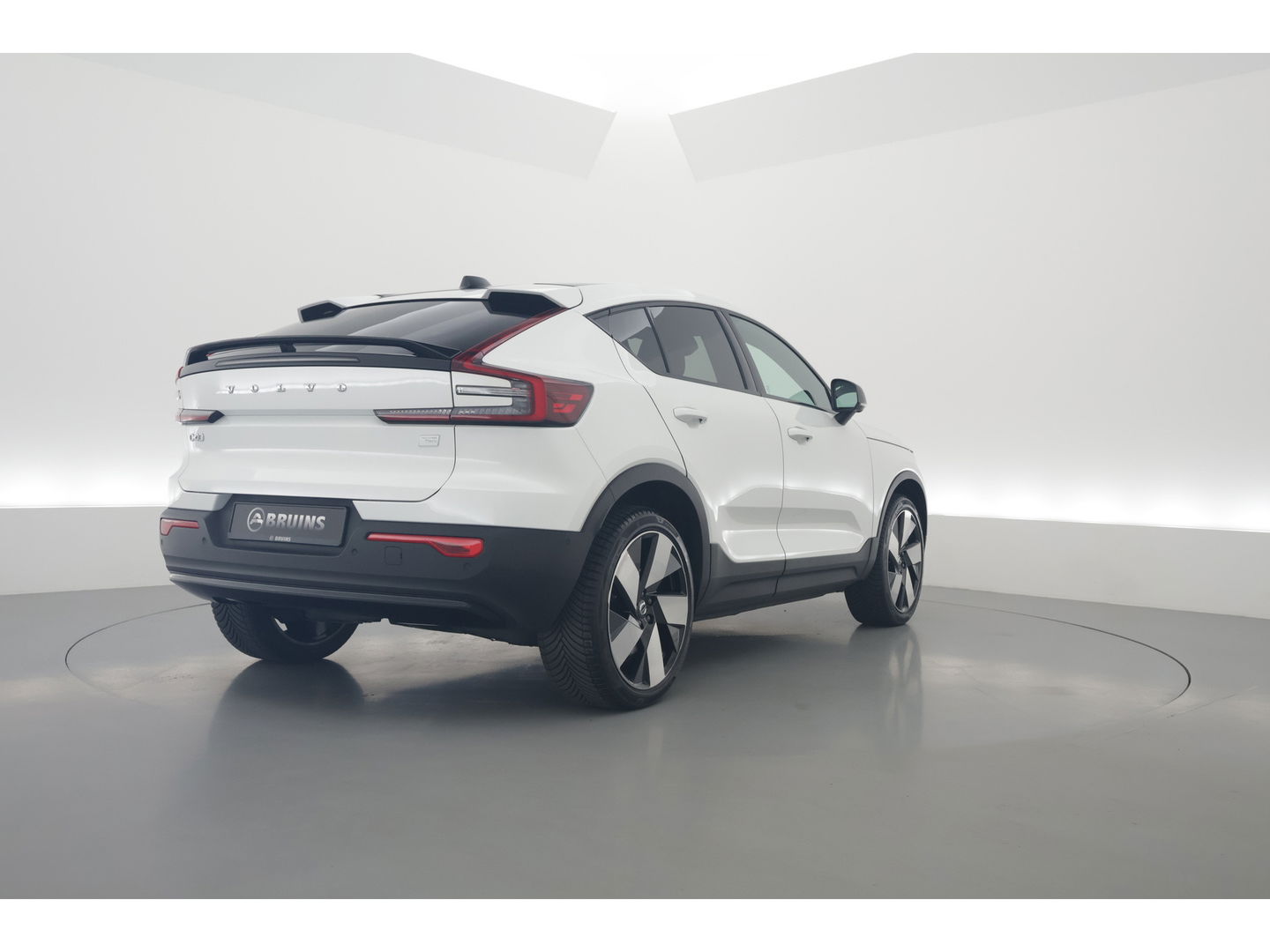 Volvo C40 Recharge Twin Ultimate 78 kWh |408 PK | Pano | 360 camera | H&K Audio | Elek. stoelen | Warmtepomp