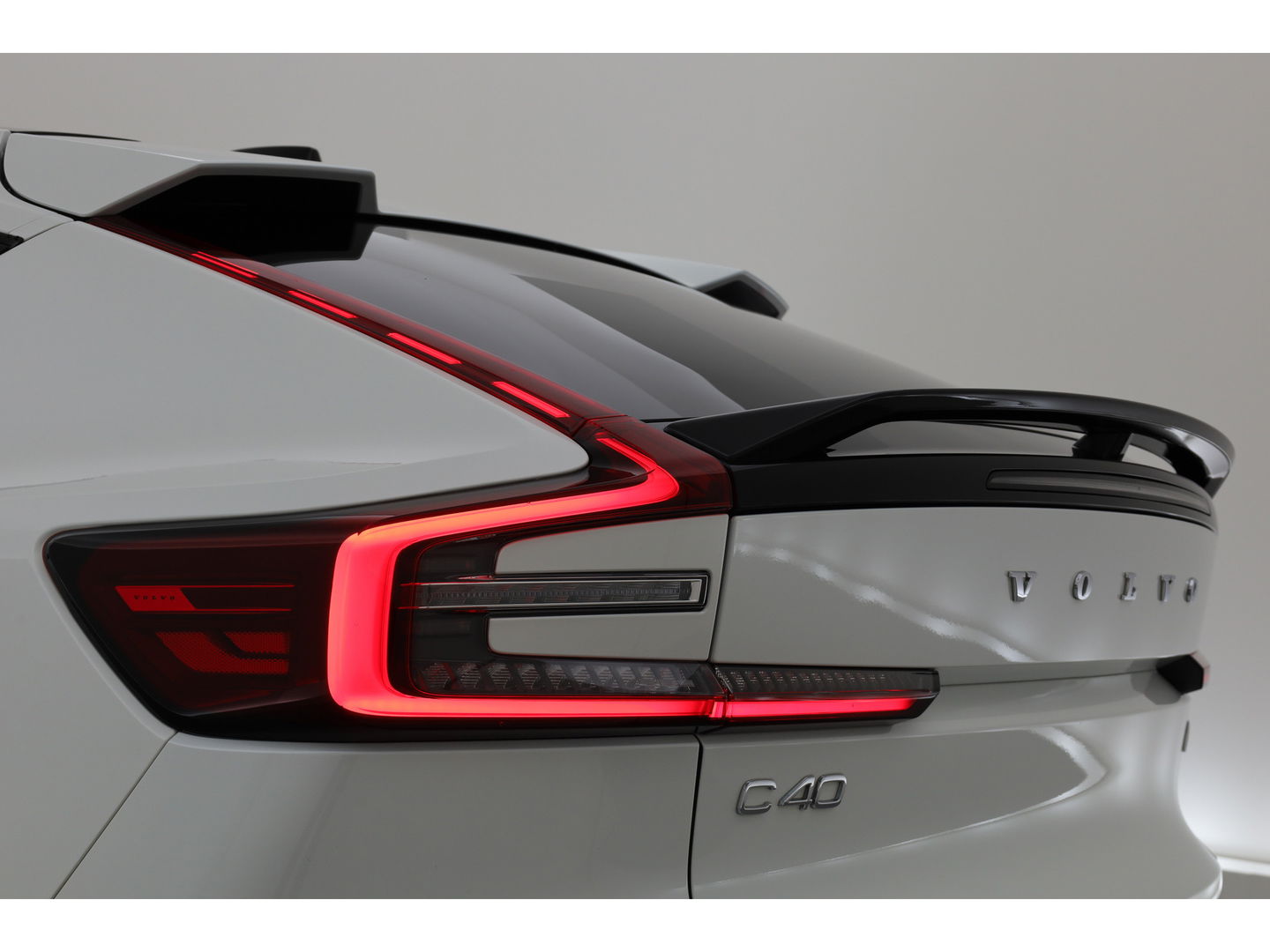 Volvo C40 Recharge Twin Ultimate 78 kWh |408 PK | Pano | 360 camera | H&K Audio | Elek. stoelen | Warmtepomp