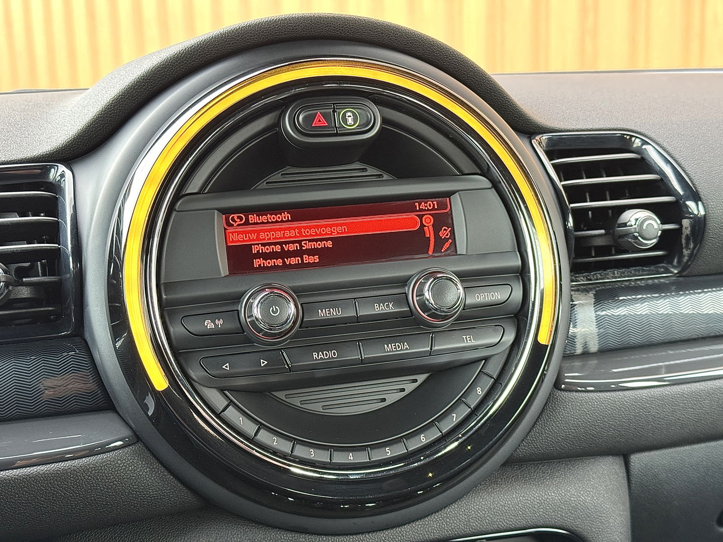 MINI Clubman 1.5 One Pepper Serious Business | Stoelverwarming | Keyless Go / Keyless Entry | Airconditioning | 17" Lichtmetaal | Parkeersensoren | Bluetooth | Isofix | Elektrische Ramen |