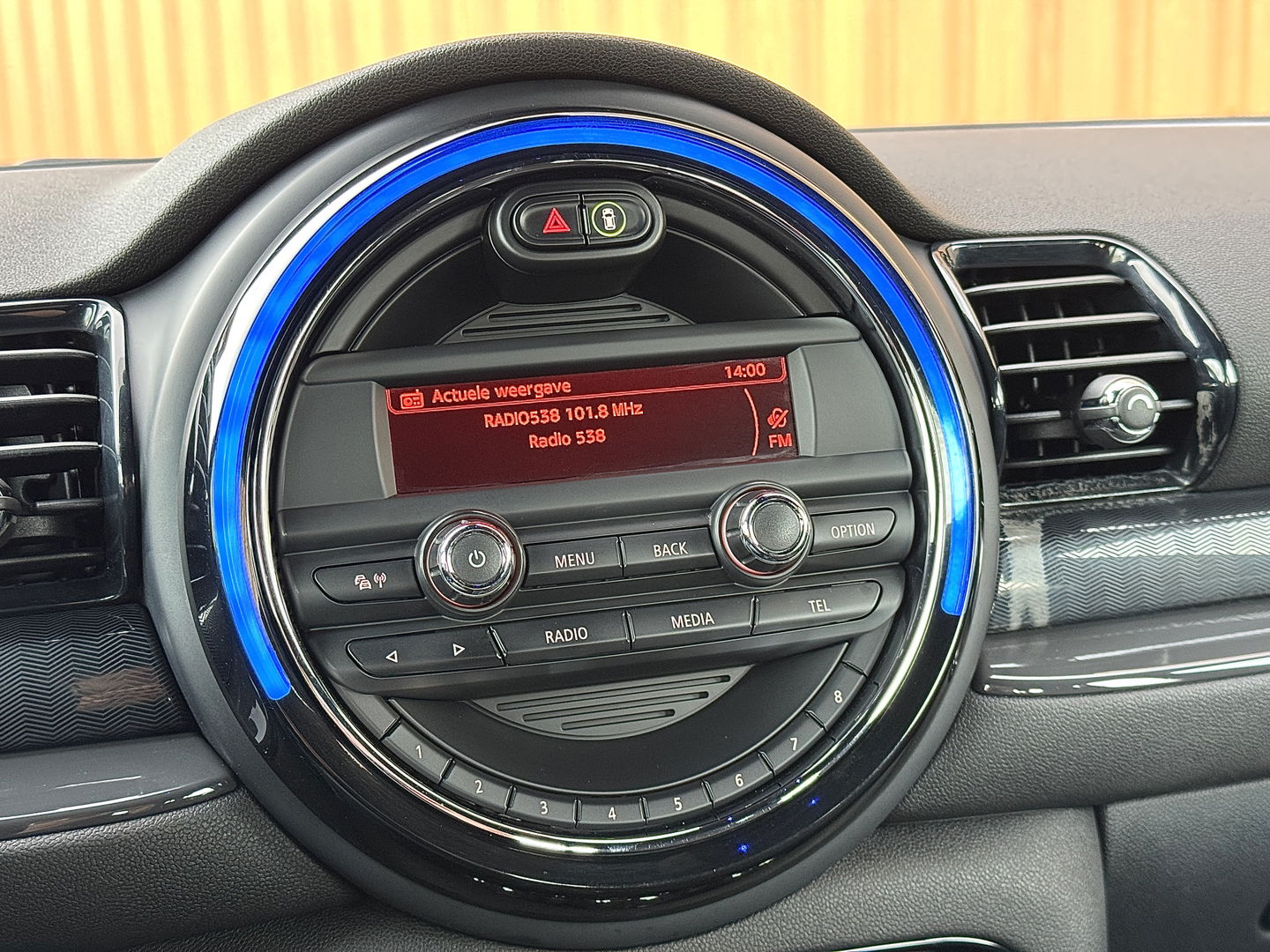 MINI Clubman 1.5 One Pepper Serious Business | Stoelverwarming | Keyless Go / Keyless Entry | Airconditioning | 17" Lichtmetaal | Parkeersensoren | Bluetooth | Isofix | Elektrische Ramen |