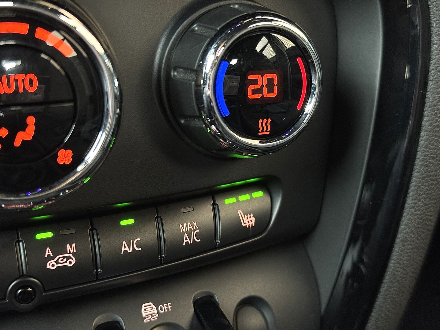 MINI Clubman 1.5 One Pepper Serious Business | Stoelverwarming | Keyless Go / Keyless Entry | Airconditioning | 17" Lichtmetaal | Parkeersensoren | Bluetooth | Isofix | Elektrische Ramen |