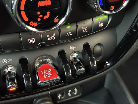 MINI Clubman 1.5 One Pepper Serious Business | Stoelverwarming | Keyless Go / Keyless Entry | Airconditioning | 17" Lichtmetaal | Parkeersensoren | Bluetooth | Isofix | Elektrische Ramen |