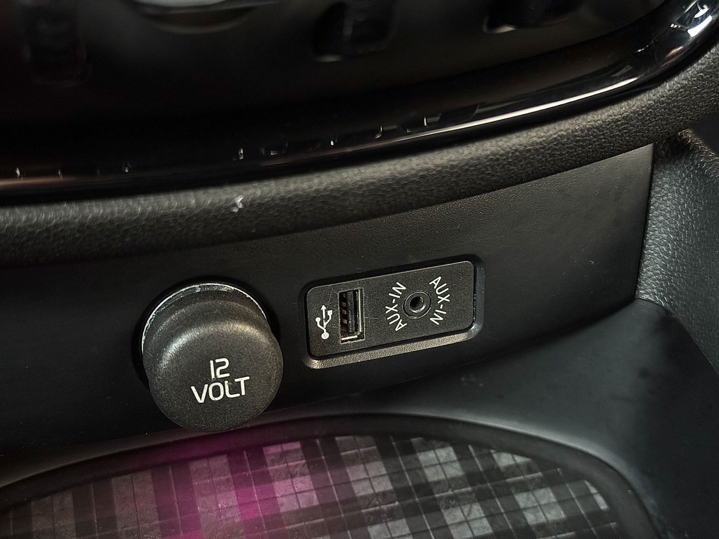 MINI Clubman 1.5 One Pepper Serious Business | Stoelverwarming | Keyless Go / Keyless Entry | Airconditioning | 17" Lichtmetaal | Parkeersensoren | Bluetooth | Isofix | Elektrische Ramen |