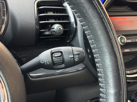 MINI Clubman 1.5 One Pepper Serious Business | Stoelverwarming | Keyless Go / Keyless Entry | Airconditioning | 17" Lichtmetaal | Parkeersensoren | Bluetooth | Isofix | Elektrische Ramen |