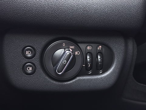 MINI Clubman 1.5 One Pepper Serious Business | Stoelverwarming | Keyless Go / Keyless Entry | Airconditioning | 17" Lichtmetaal | Parkeersensoren | Bluetooth | Isofix | Elektrische Ramen |