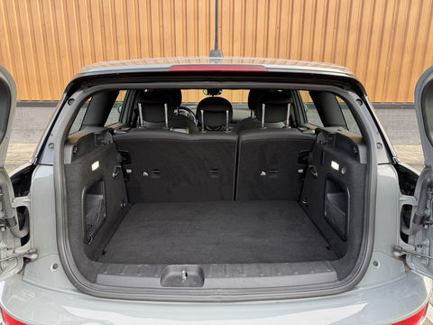 MINI Clubman 1.5 One Pepper Serious Business | Stoelverwarming | Keyless Go / Keyless Entry | Airconditioning | 17" Lichtmetaal | Parkeersensoren | Bluetooth | Isofix | Elektrische Ramen |