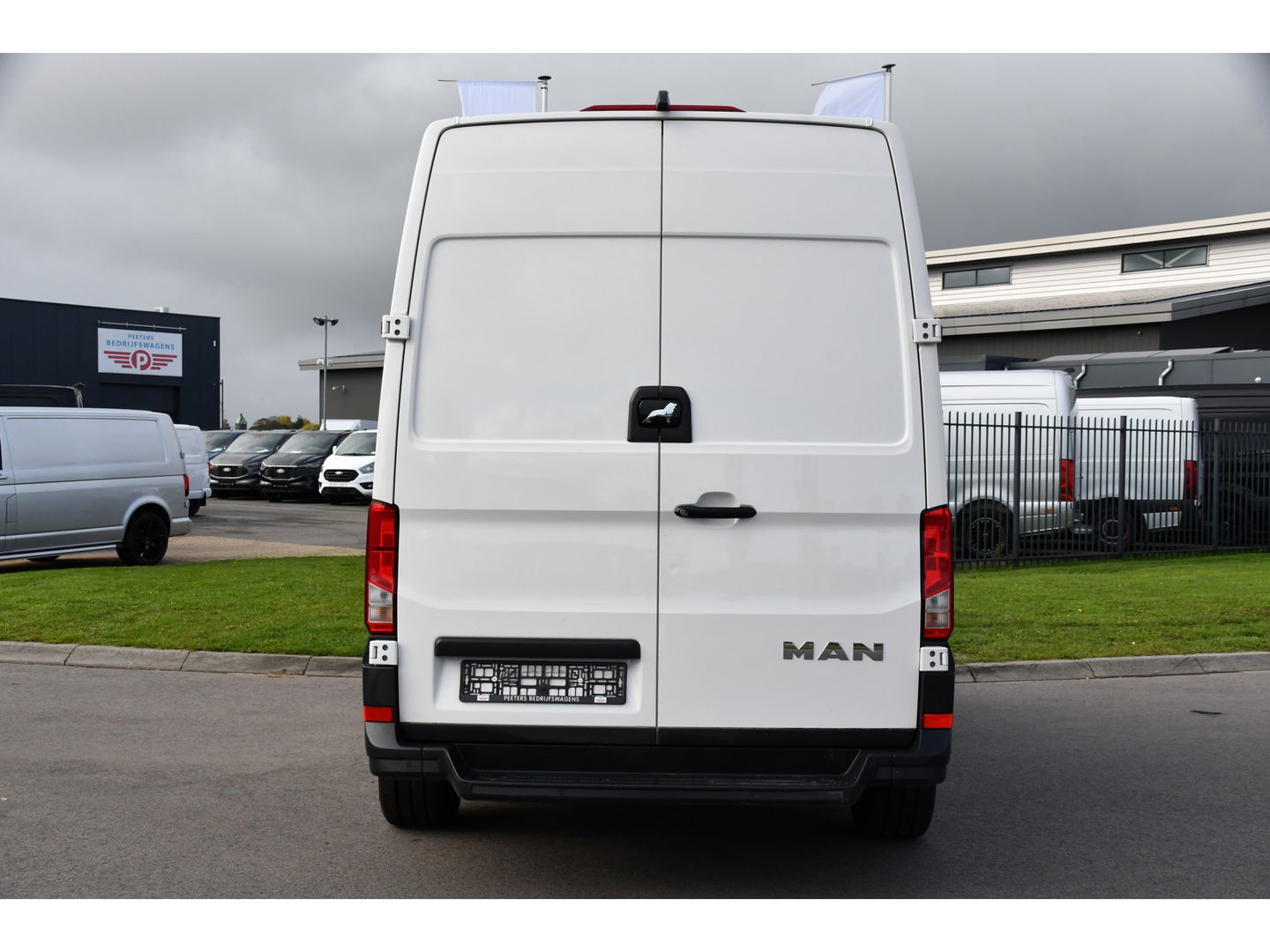 MAN TGE 35 2.0 L3H3 PB Edition Full Options! Adaptieve Cruise, LED, Carplay, 177pk, Automaat, Multimedia, Stoelverwarming, Uniek!