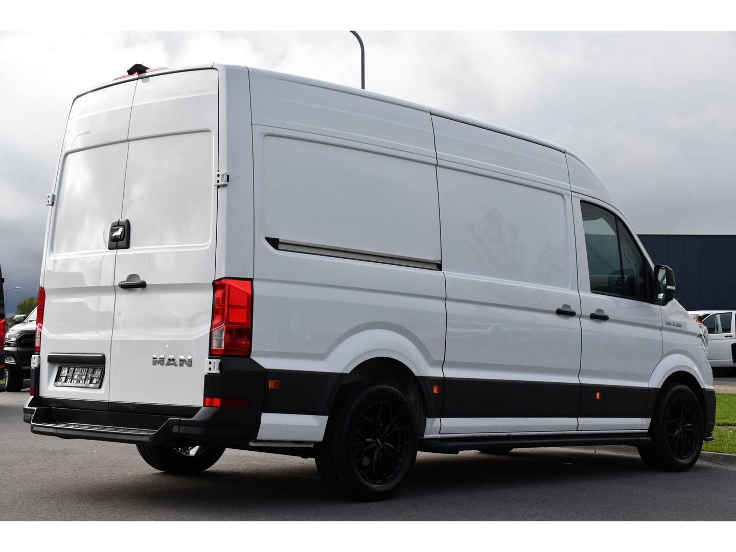 MAN TGE 35 2.0 L3H3 PB Edition Full Options! Adaptieve Cruise, LED, Carplay, 177pk, Automaat, Multimedia, Stoelverwarming, Uniek!