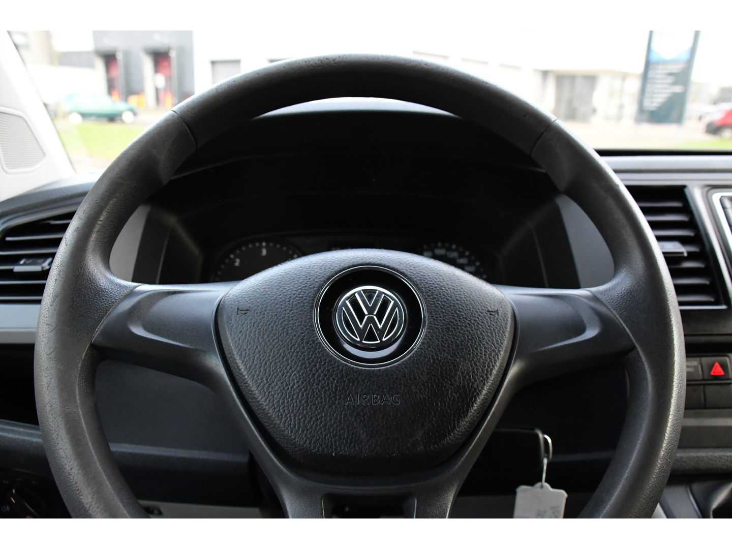 Volkswagen Transporter 2.0 TDI L2H1 DC Edition Cruise, Sensoren, Trekhaak, Airco, 85pk, Radio, Direct leverbaar!