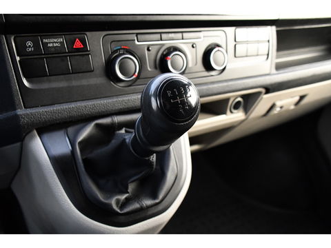 Volkswagen Transporter 2.0 TDI L2H1 DC Edition Cruise, Sensoren, Trekhaak, Airco, 85pk, Radio, Direct leverbaar!